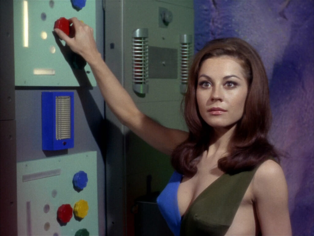 Star Trek: TOS - What Are Little Girls Made Of? (S01E07)